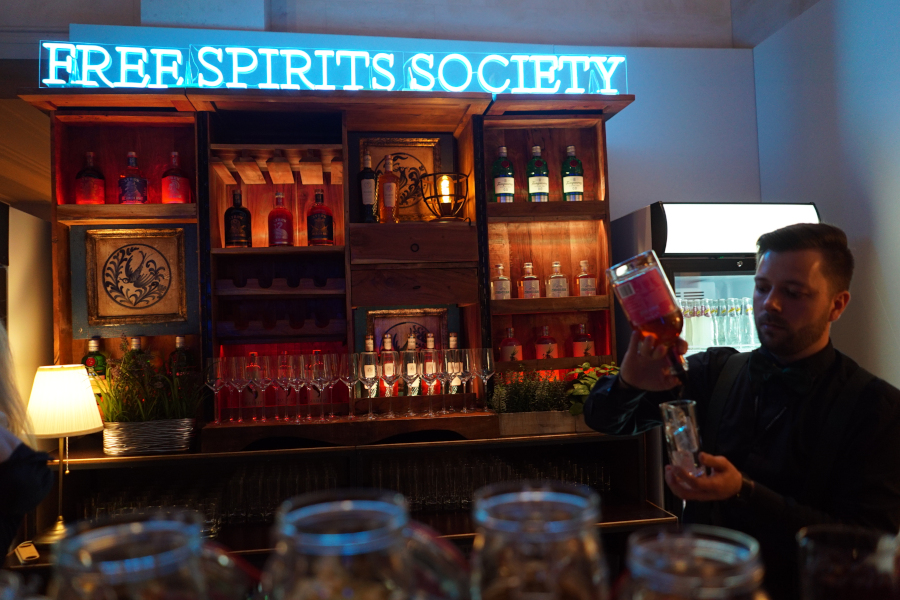 die Free Spirits Society Bar im Hotel Adlon