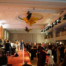 Tanzende Menschen im Ballsaal des Hotel Adlon