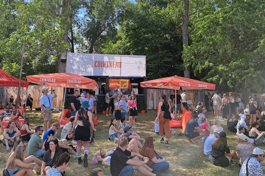 Happiness Festival Gelände mit Blick auf Cointreau Bar